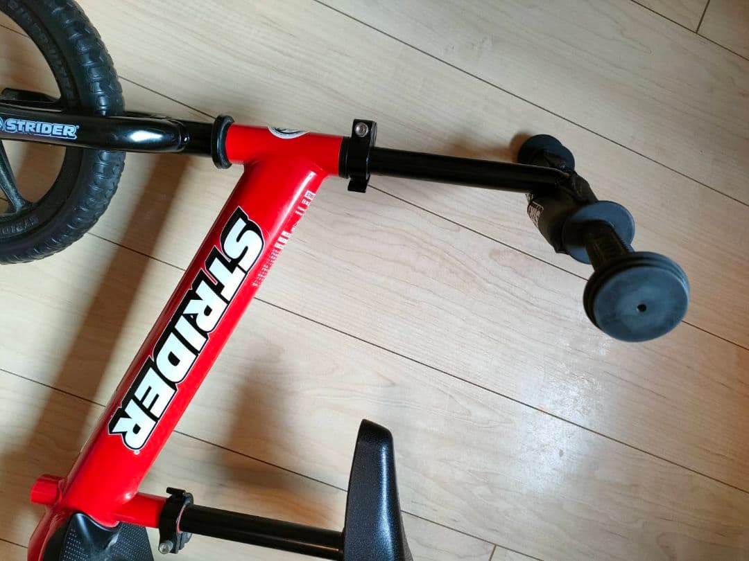 STRIDER バランスバイク 赤 スタンド付き