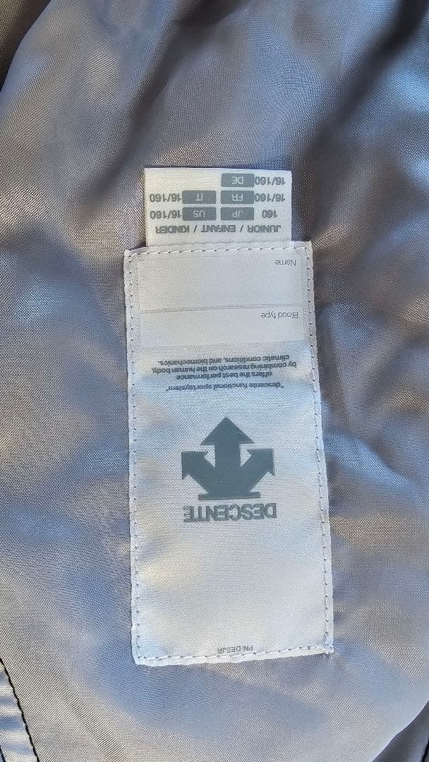 DESCENTEスキーウエア上下(子供用、１６０センチ)