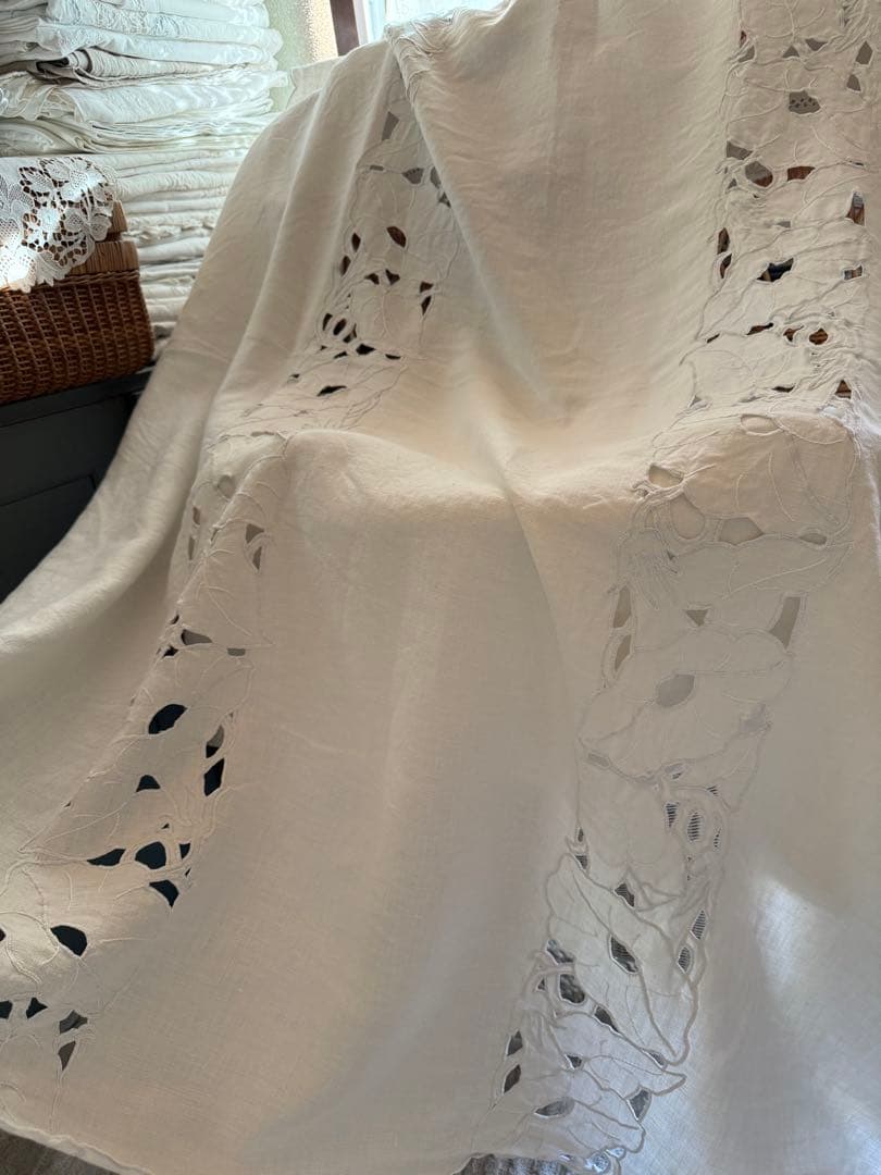 フランスアンティークஐ⋆*くったり素敵なくりぬき刺繍のクロス