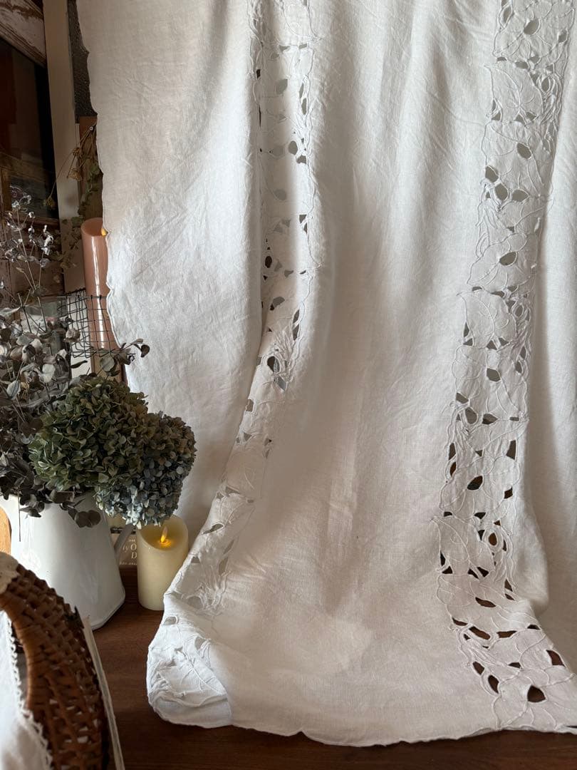 フランスアンティークஐ⋆*くったり素敵なくりぬき刺繍のクロス
