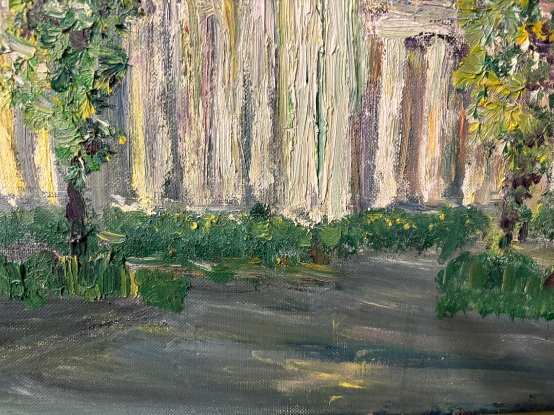 雨上がりライトアップされた日銀大阪支店