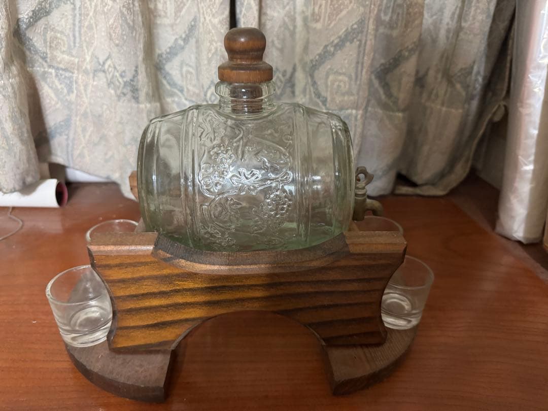 ウイスキー　サーバーセット　ガラス樽　グラス付き