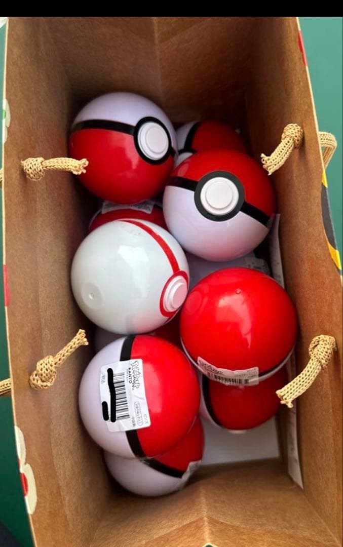 【未開封】ポケパークカントー　ピンバッチ未開封10個+プレミアボール