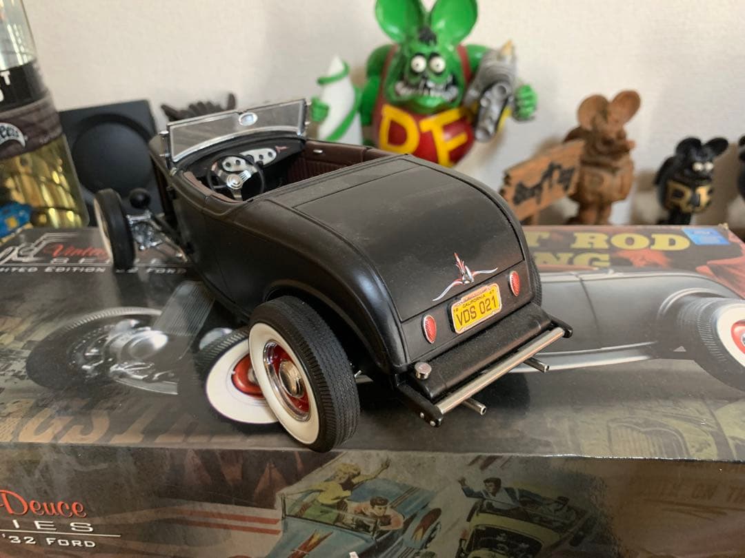 ミニカー GMP VINTAGE DEUCE  1/18