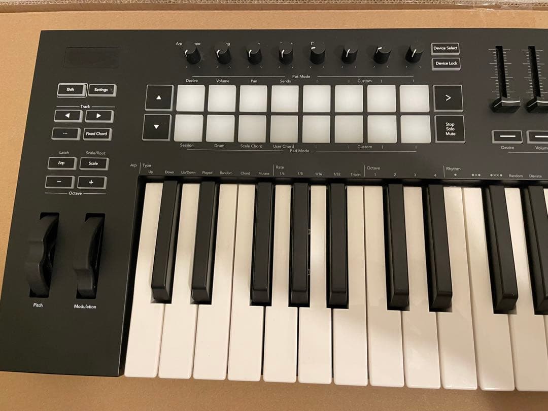 Novation Launchkey49 mk3 MIDIキーボード
