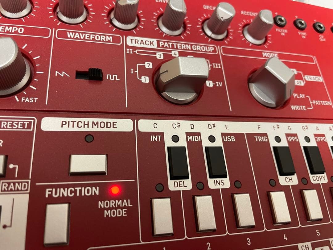 Behringer TD-3-RD /TB-303クローン acid house