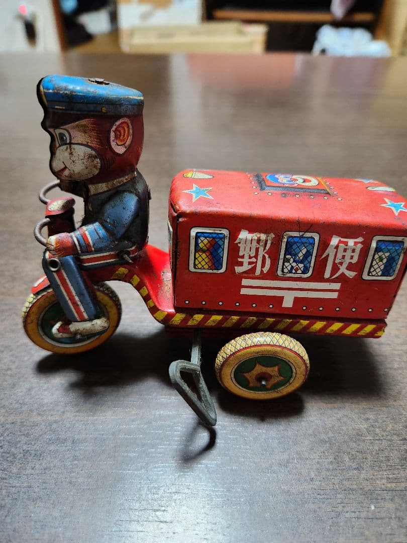 ブリキのオモチャ　レトロ郵便配達車 手動巻き式