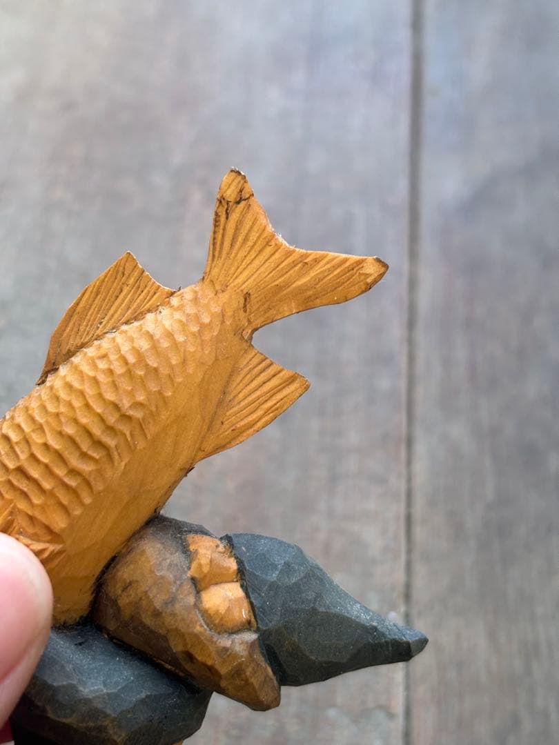 藤岡孝一 木彫 ポルックス 小人 魚を抱える小人 a 北海道作家　彫刻