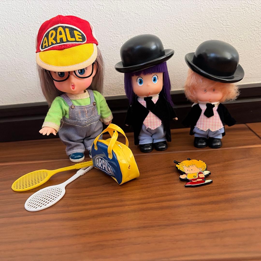 Ｄrスランプ アラレちゃん　人形3体（テニス、ギャング）、ピンバッジ