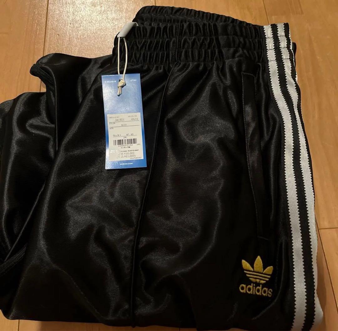 adidas ストライプ ブラックジャージパンツ