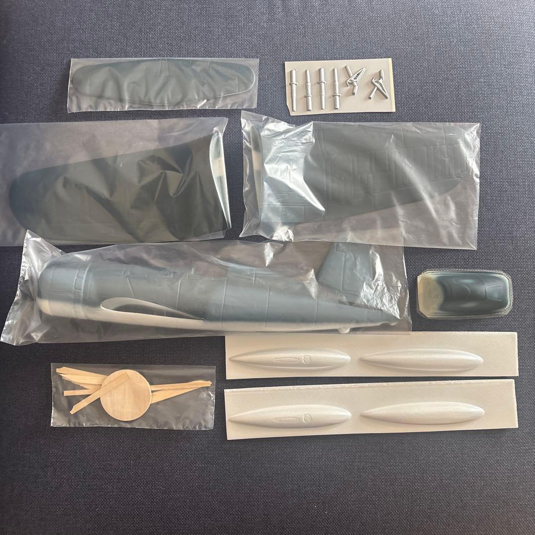 フライングスタイロ社 F4U-1 Corsair 1/20 組み立てキット