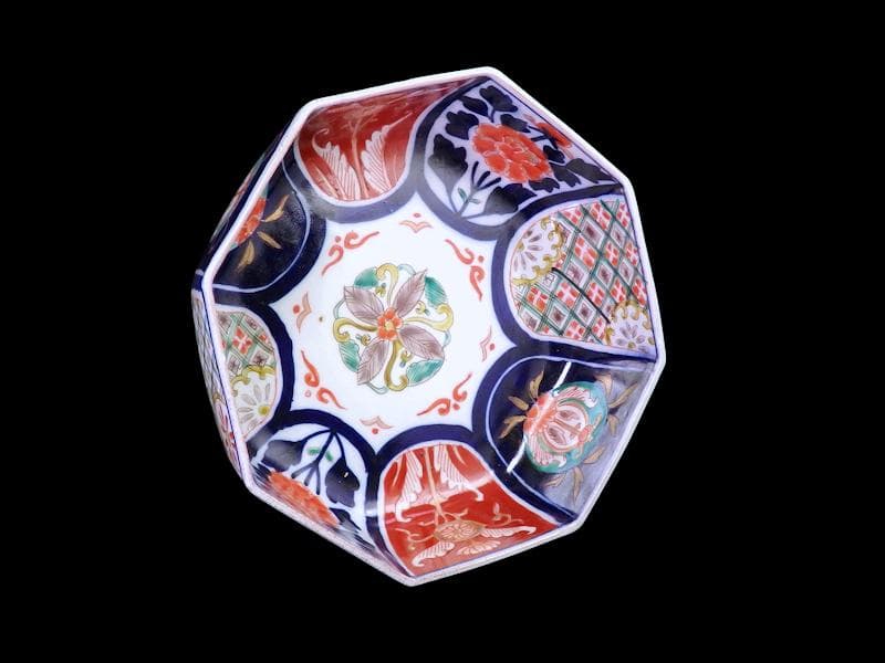 古伊万里　色絵　牡丹に菊　十字四方襷紋に雪輪　八角鉢　C017AS-fbvg