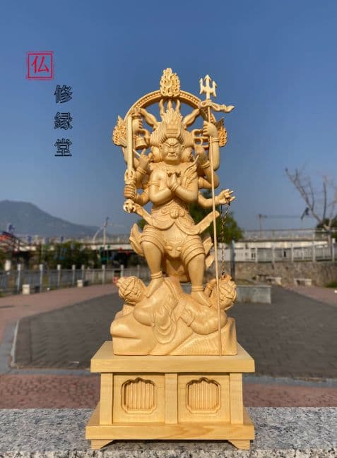 【修縁堂】一刀彫り 繊細彫刻 不動明王 仏像立像 美術工芸品