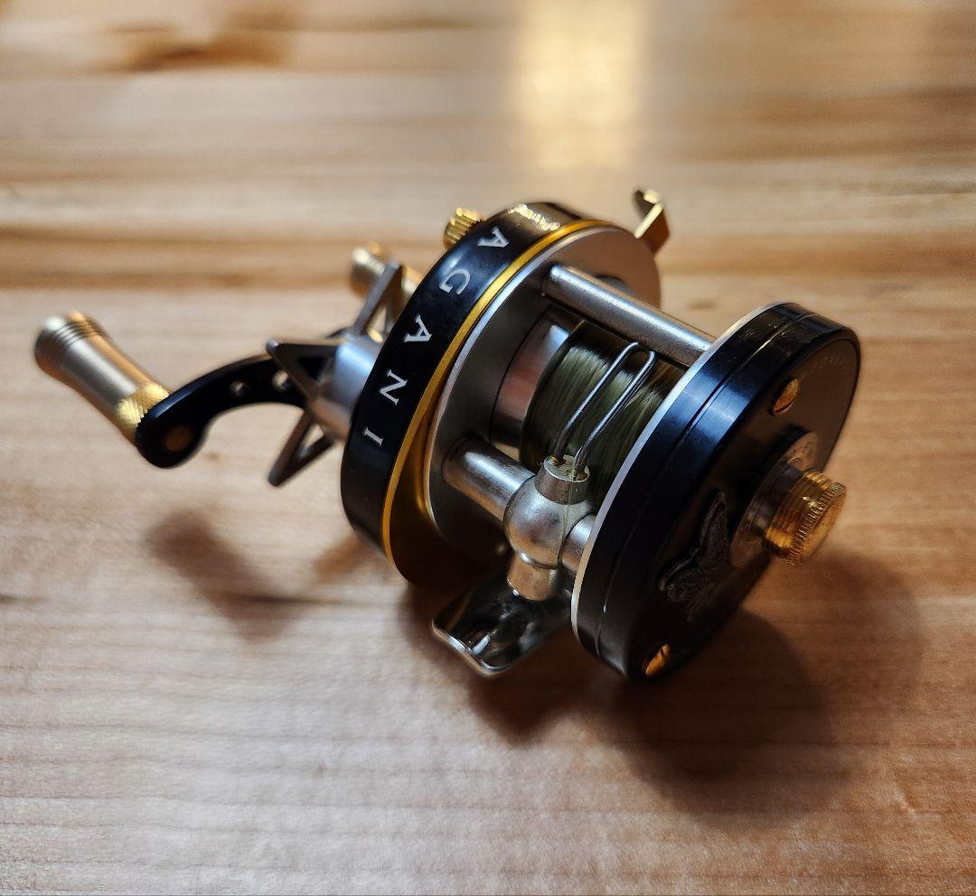 メガバス パガーニ P200 R 右ハンドルリール