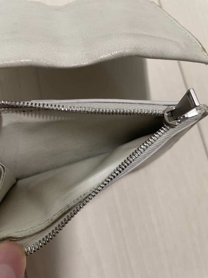 ボッデガの珍しいホワイトグレーのお財布！