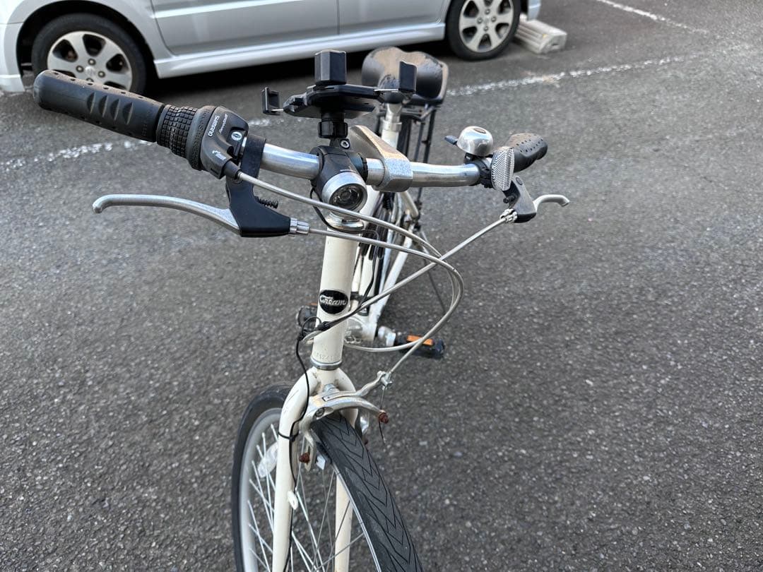 アルミフレームの26インチクロスバイク、7段変速付きでリアキャリアも装備。