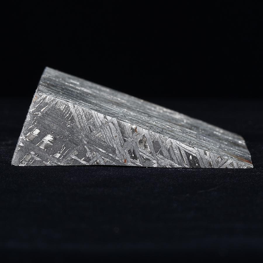 アルタイ隕石　隕石　 鉄隕石　メテオライト　ナチュラル　原石　重さ約944ｇ