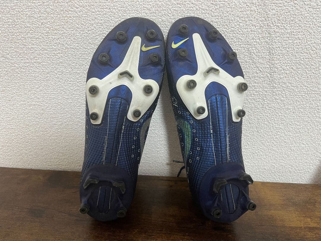 ナイキサッカースパイクマーキューリアルヴェイパー13エリートcr7