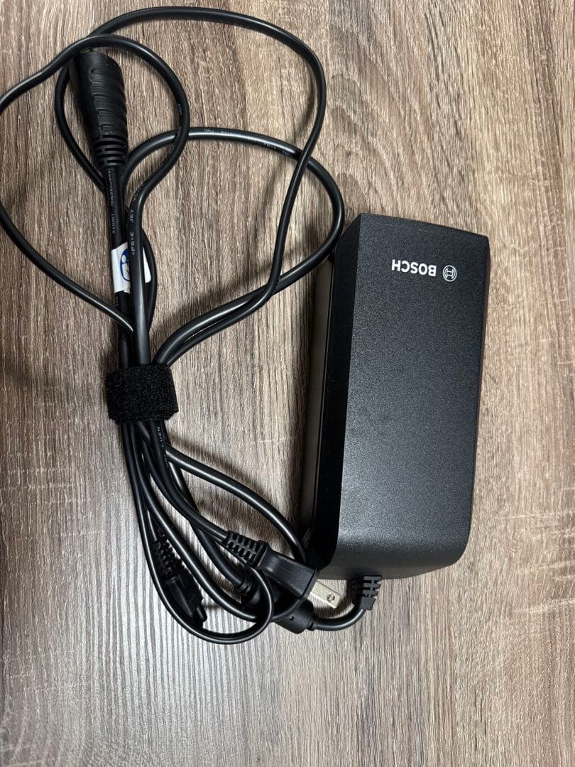 Bosch Powertube 充電器　電動アシスト自転車用