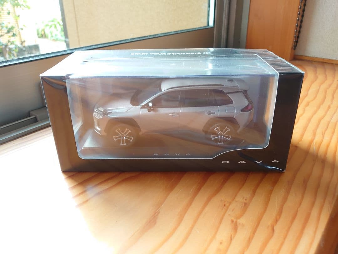 新型RAV4　CORE　アバンギャルドブロンズメタリック　カラーサンプル