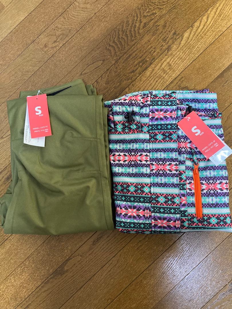 新品スノボウェア　レディースＳサイズ