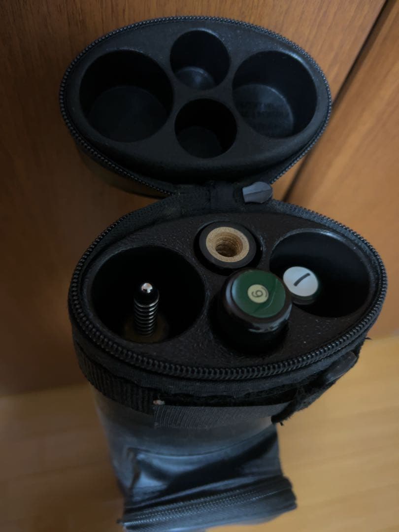 ビリヤードキュー2本　ケース・グローブ付き