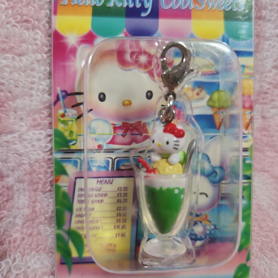 ハローキティ　ファスナーマスコット　クリームソーダ