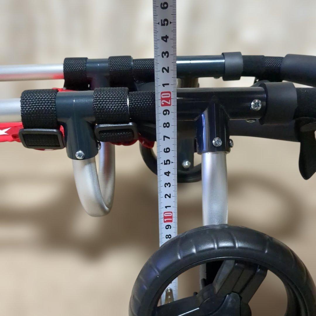 ワンちゃん4輪　リハビリ　食事補助　犬用車椅子　体制維持　犬の歩行器