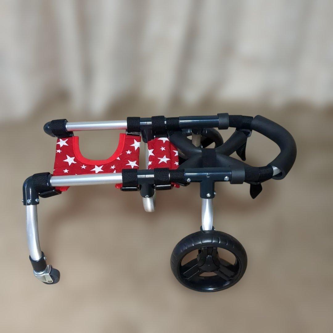 ワンちゃん4輪　リハビリ　食事補助　犬用車椅子　体制維持　犬の歩行器