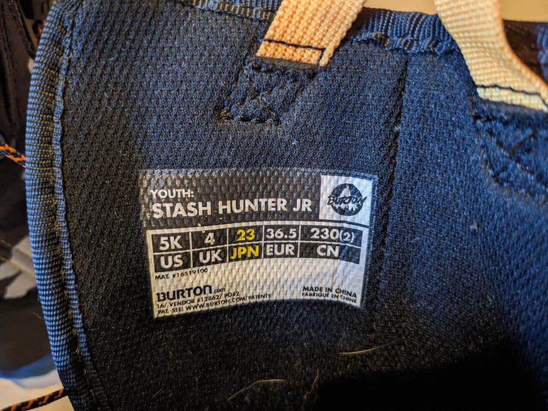 BURTON　STASH HUNTER　23cm