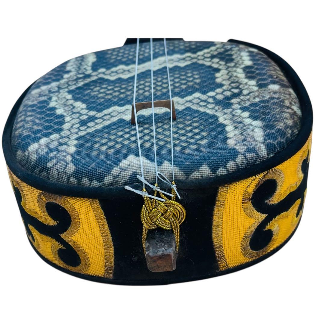 沖縄　伝統楽器　三線