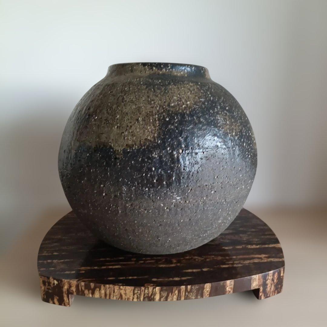 大きい壺　花瓶　焼き物　桜皮細工 の台座付き