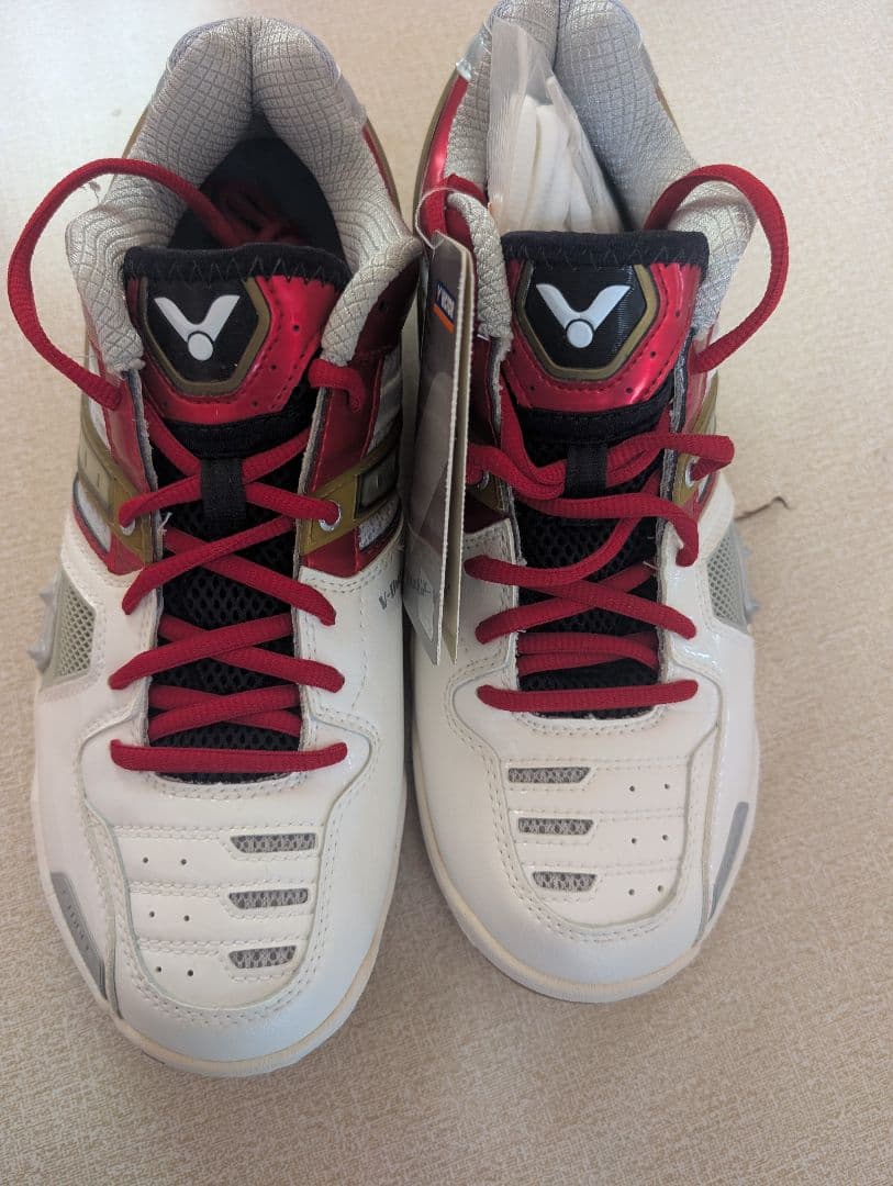 Victor バドミントンシューズ ホワイト/レッド/グレー　27.5