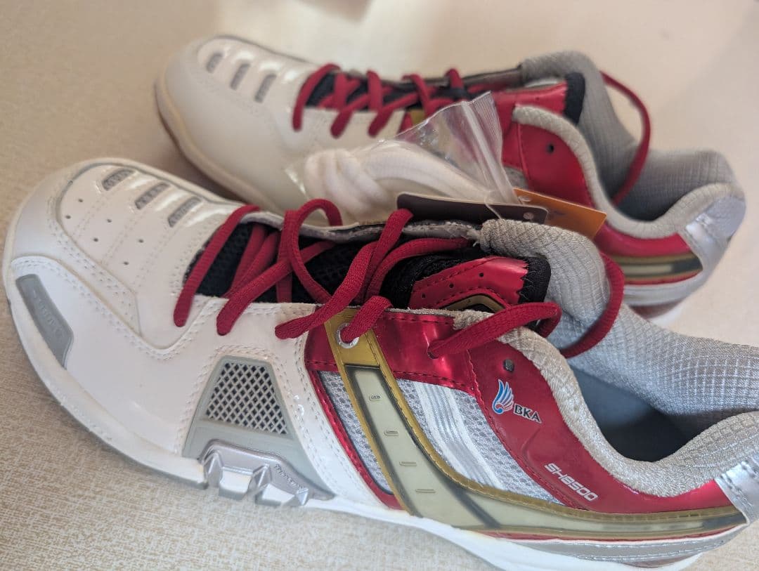 Victor バドミントンシューズ ホワイト/レッド/グレー　27.5