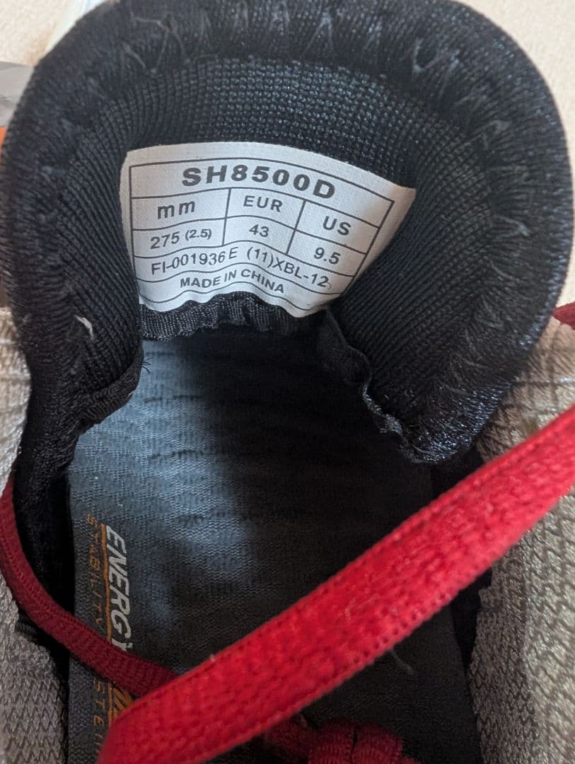 Victor バドミントンシューズ ホワイト/レッド/グレー　27.5