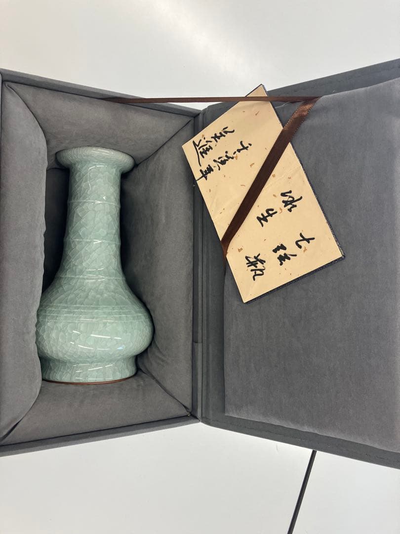 日本では希少な「東土」ブランドの龍泉青磁