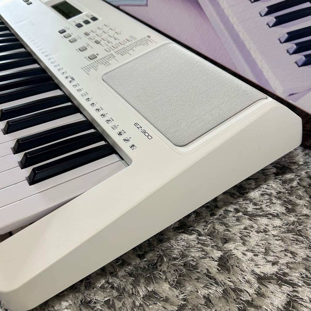 Yamaha EZ-300 デジタルキーボード 譜面台付き