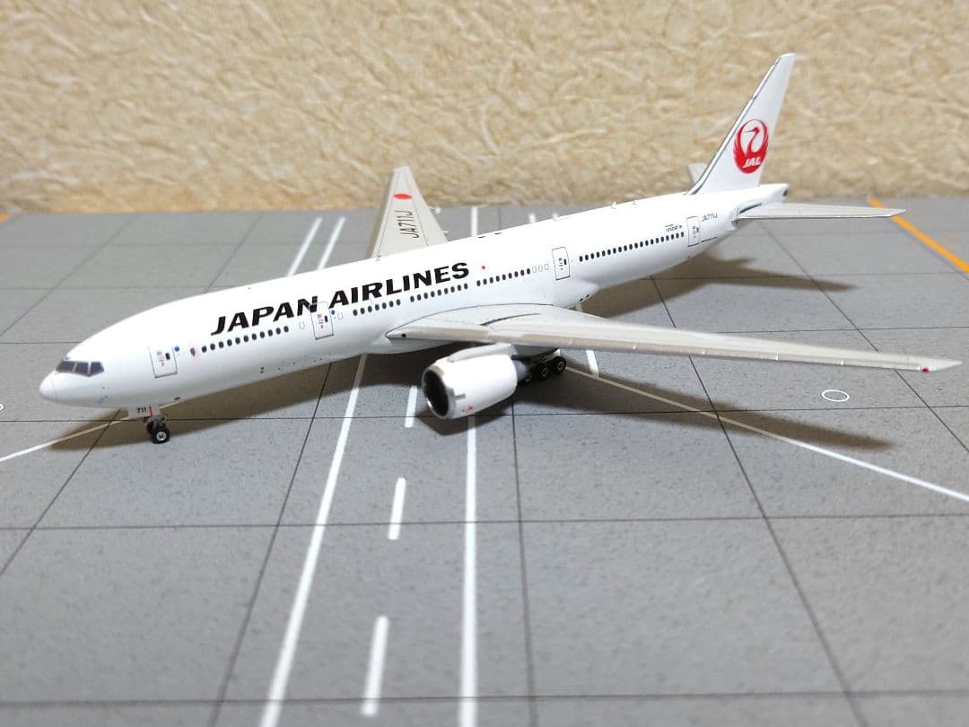 【レア品　JAL B777-200ER JA711J 1/400】