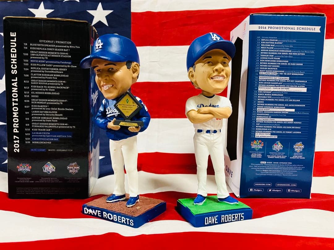 球場配布 デーブロバーツ ボブルヘッド ドジャース　優勝　おめでとう 2体