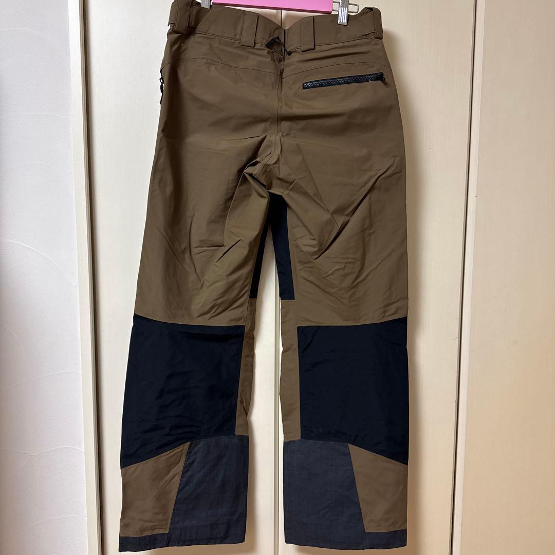 24時間限定お値下げ新品未使用　Haglöfs GORE-TEX パンツ
