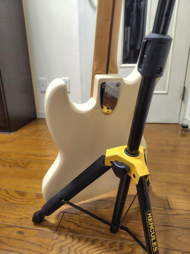 ベース Fender Jazz Bass japan