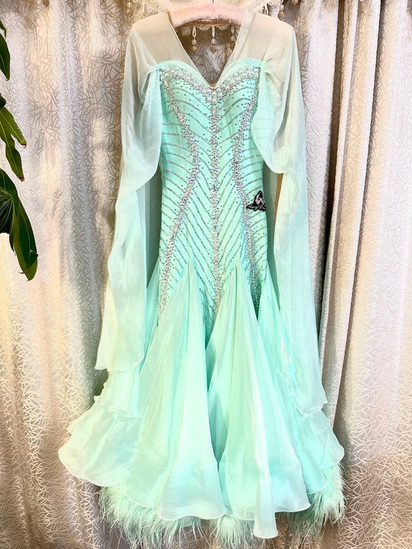 ダンス競技，デモ用ドレス