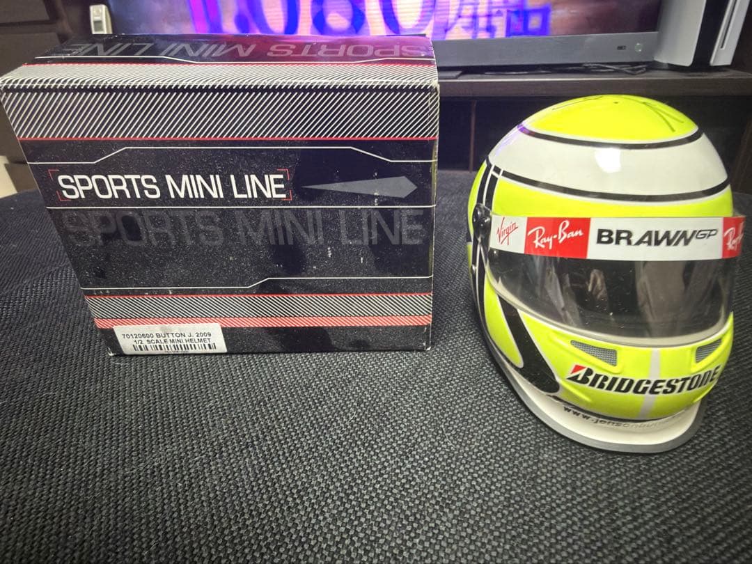 ジェイソン・バトン　直筆サイン入り　ヘルメット　1/2 ブラウンGP 2009