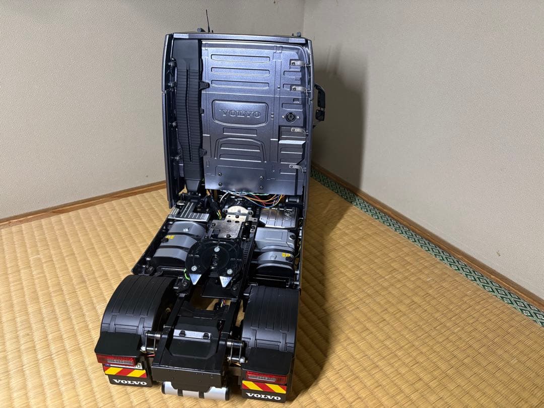 タミヤ　1/14 トレーラーラジコン　VOLVO FH16 グローブトロッター