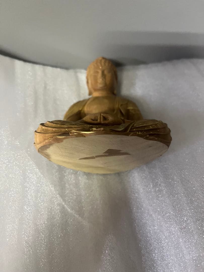 田中野夫　総白檀仏像座阿弥陀六角台座ケマン付天人光背金泥書ケース付き　28