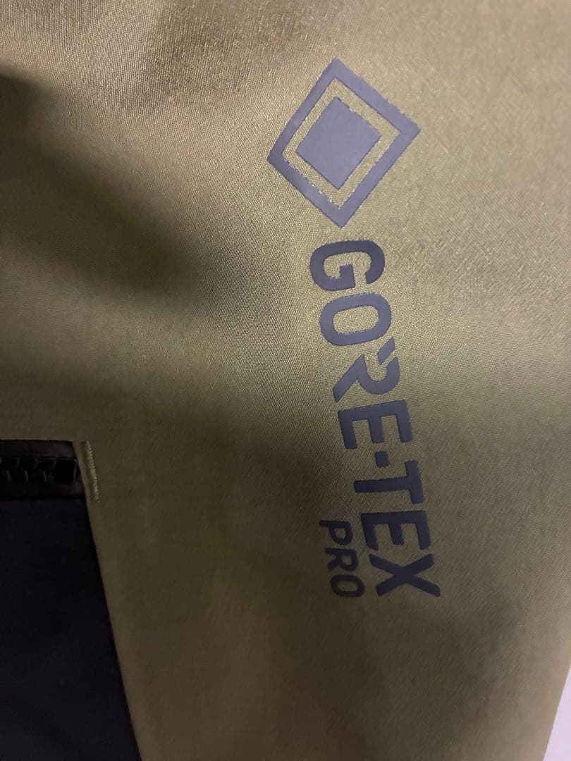 新品、半額以下　サロモン SALOMON GORE-TEX Pro スキーウェア