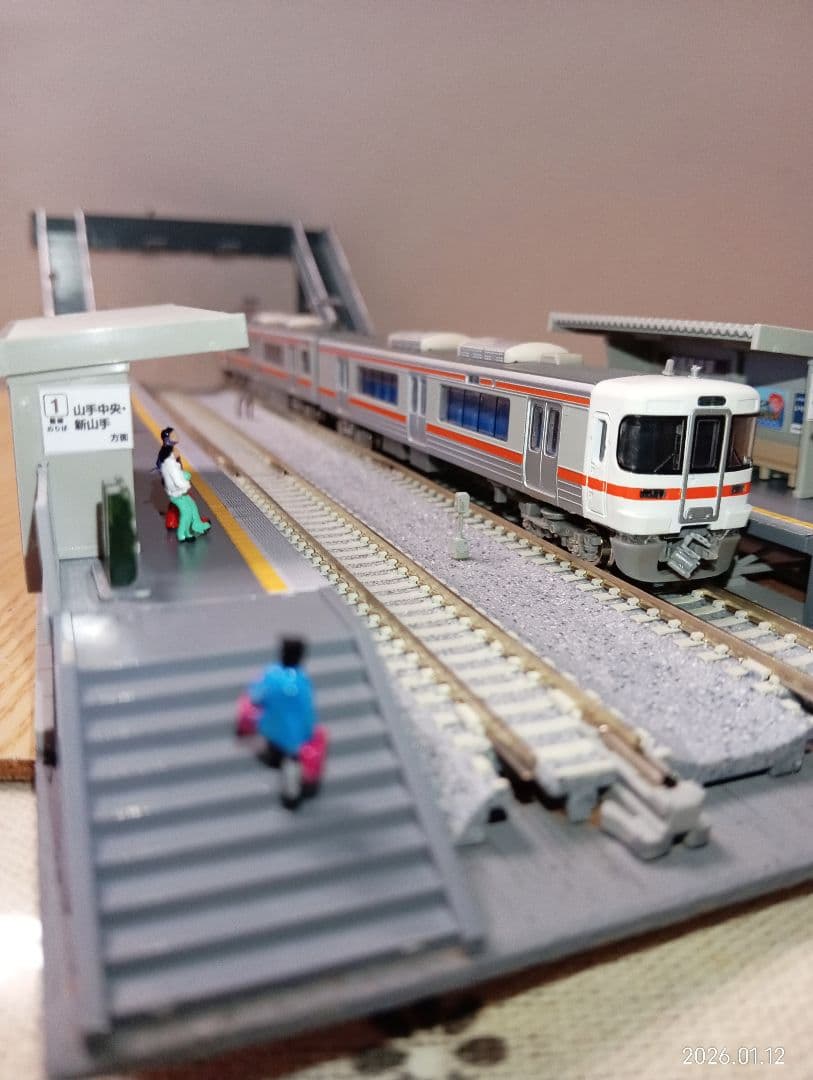 Nゲージ 対向式ホームセット（レール付き）ジオラマ