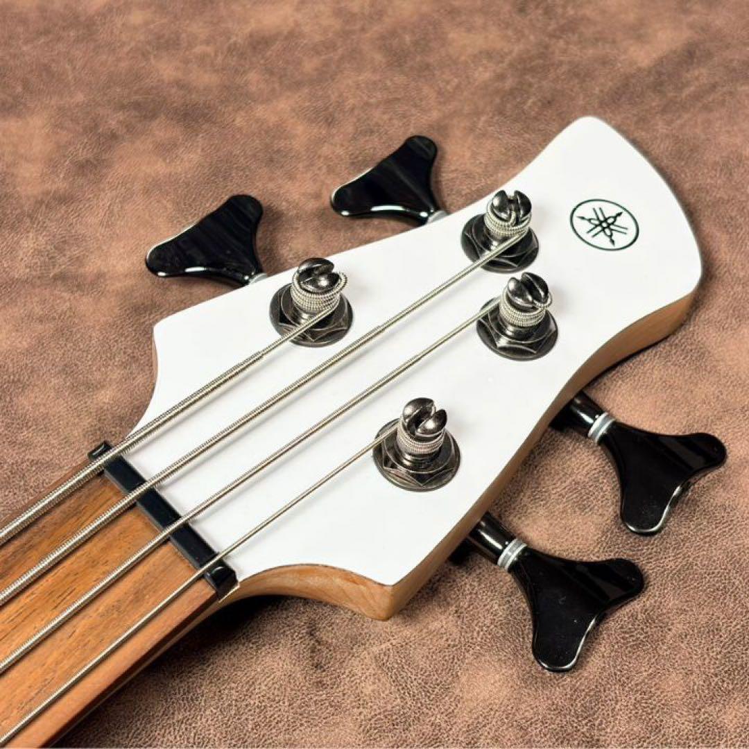 YAMAHA / TRBX304 エレキベース 純正ソフトケース、ストラップ付き