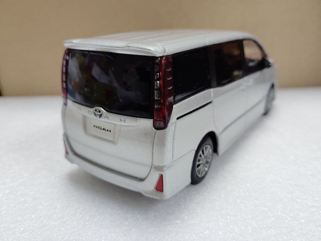 トヨタ ノア Si 80前期型 カラーサンプルミニカー 非売品 1F7
