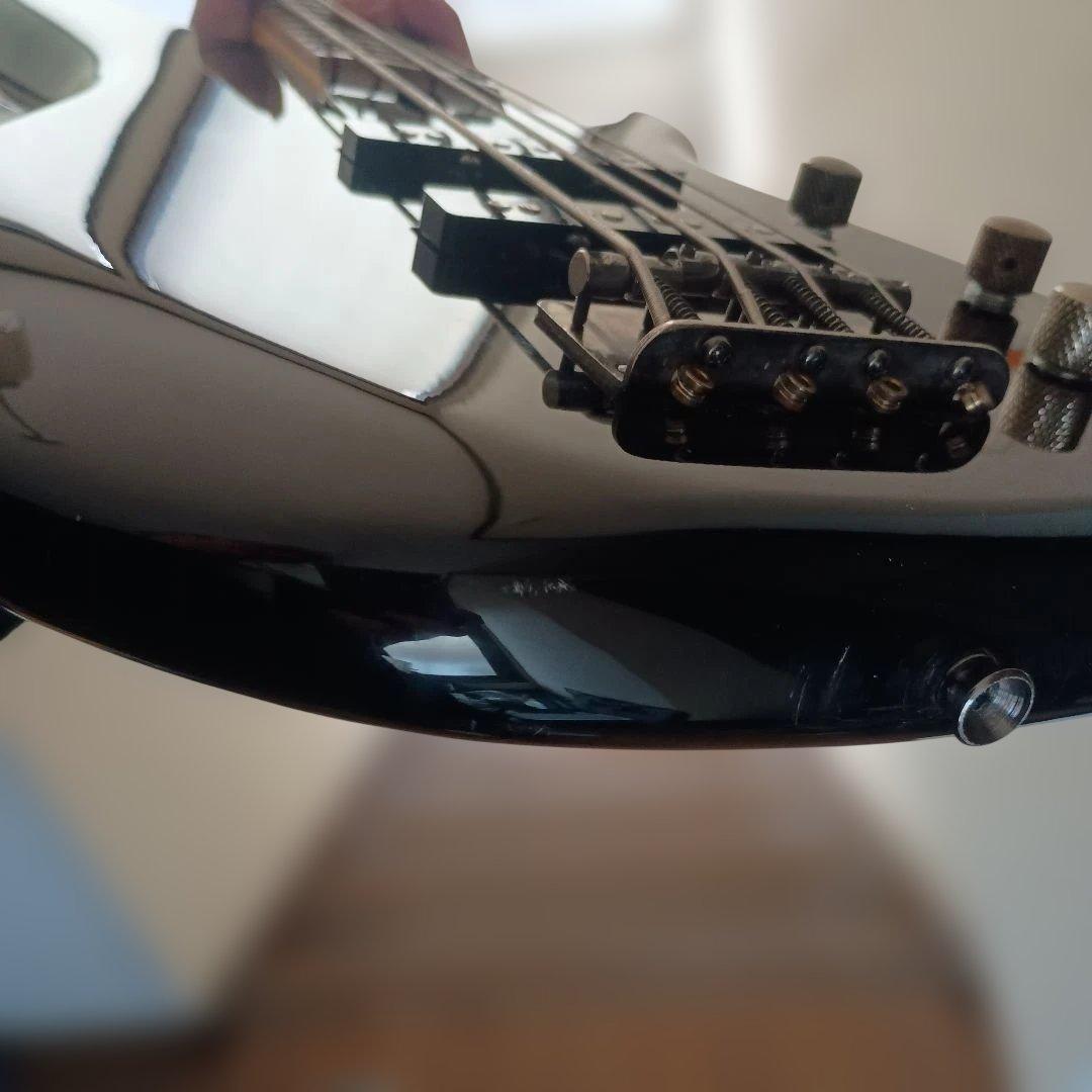 フェルナンデス　エレキベース 　ブラック 虎杢ネック